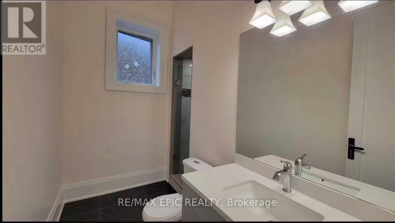 36 Sussex Avenue, Richmond Hill, Ontario  L4C 2E6 - Photo 5 - N13849394