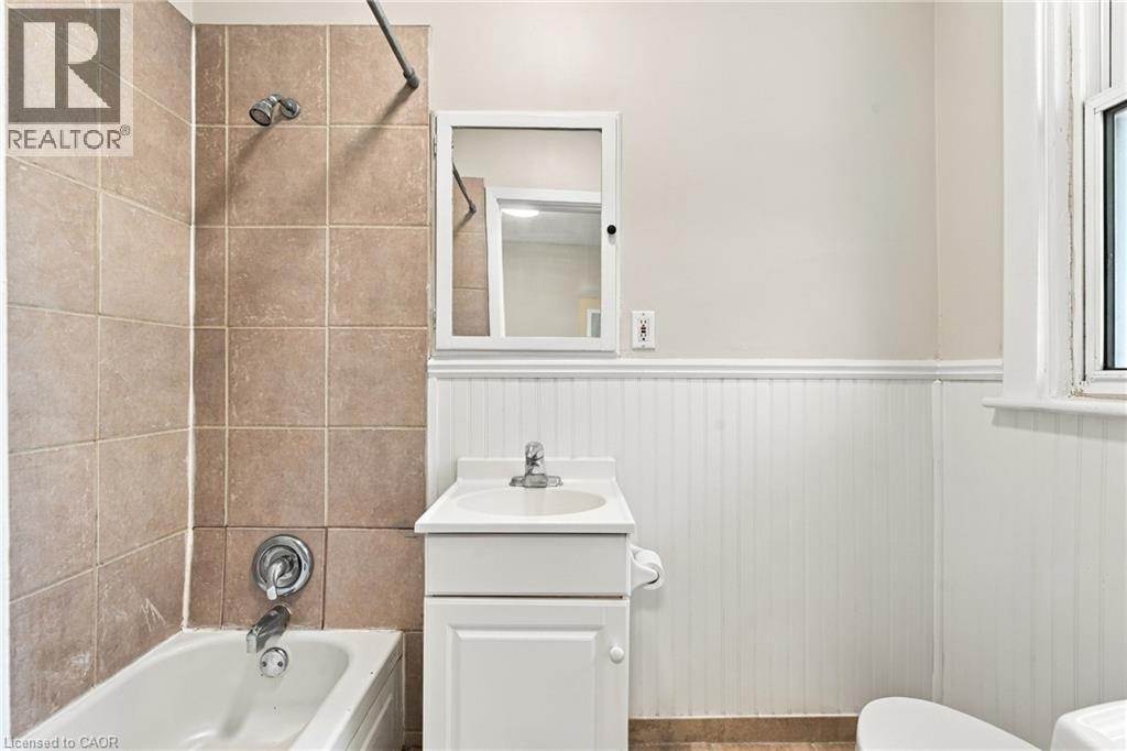 100 Balsam Avenue S, Hamilton, Ontario  L8M 3B3 - Photo 24 - 40867873