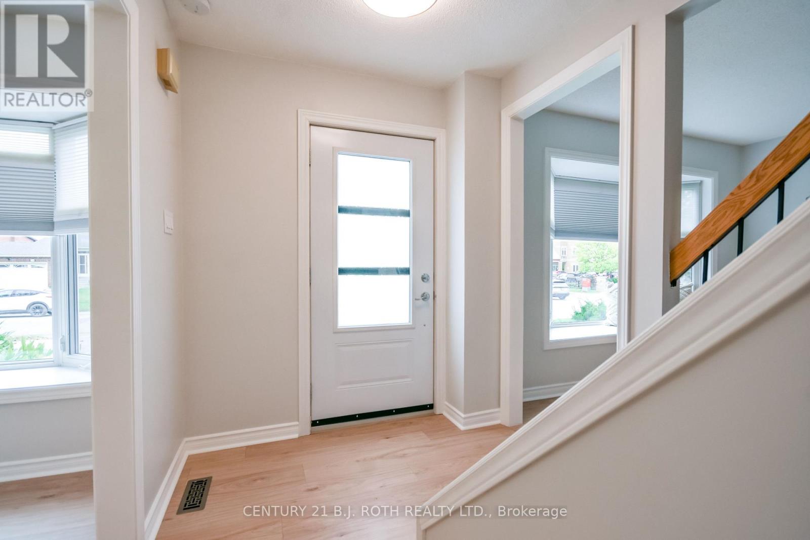 77 Pepler Place, Barrie, Ontario  L4N 5E3 - Photo 4 - S13849466