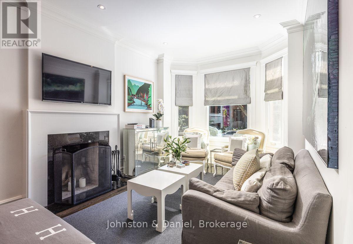 152 HILLSDALE AVENUE E Toronto (Mount Pleasant West) Ontario Canada M4S1T5 3