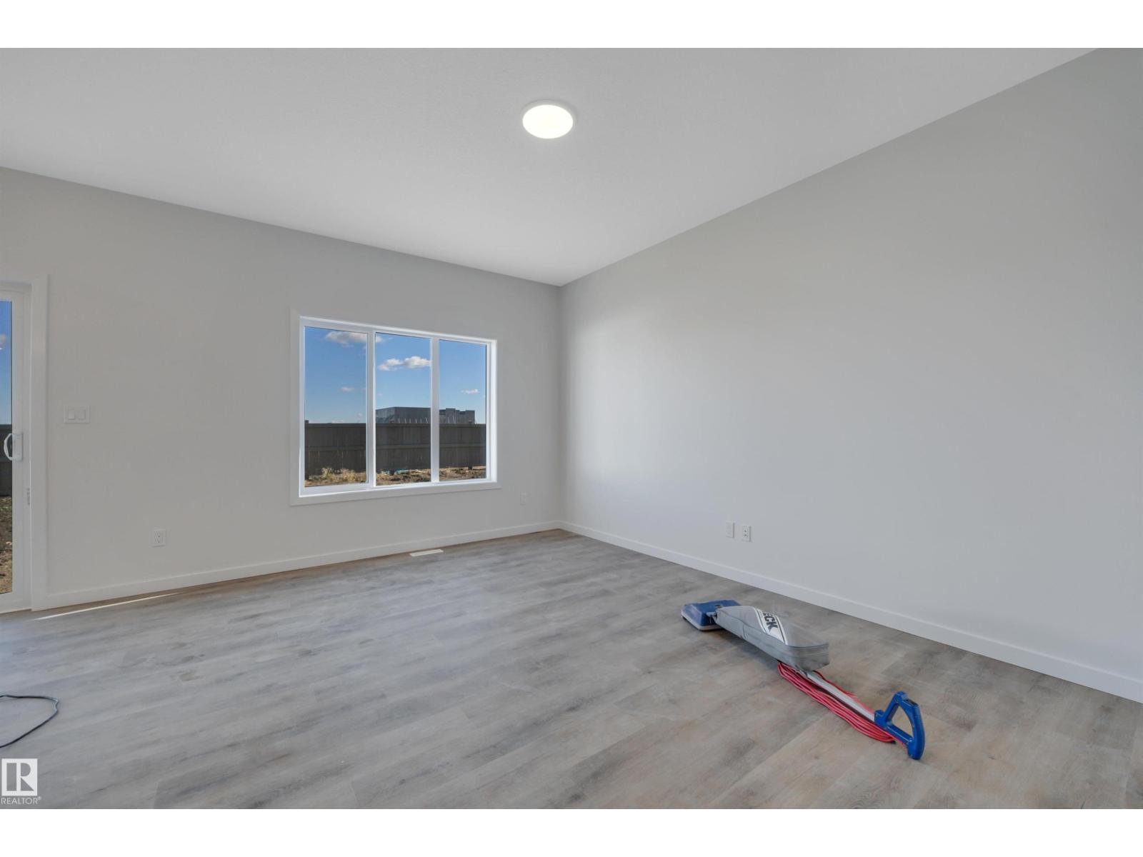 18015 73 ST NW