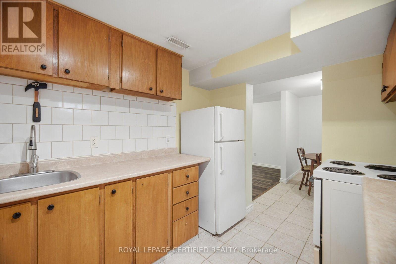 75 Cloverdale Drive, Brampton, Ontario  L6T 2T5 - Photo 28 - W13849388