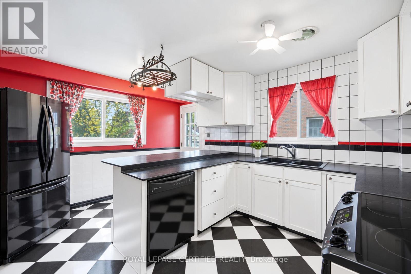 75 Cloverdale Drive, Brampton, Ontario  L6T 2T5 - Photo 8 - W13849388