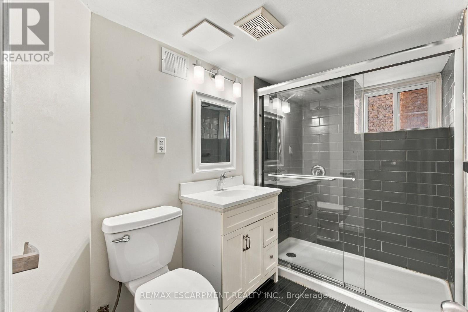 100 Balsam Avenue S, Hamilton, Ontario  L8M 3B3 - Photo 11 - X13849398