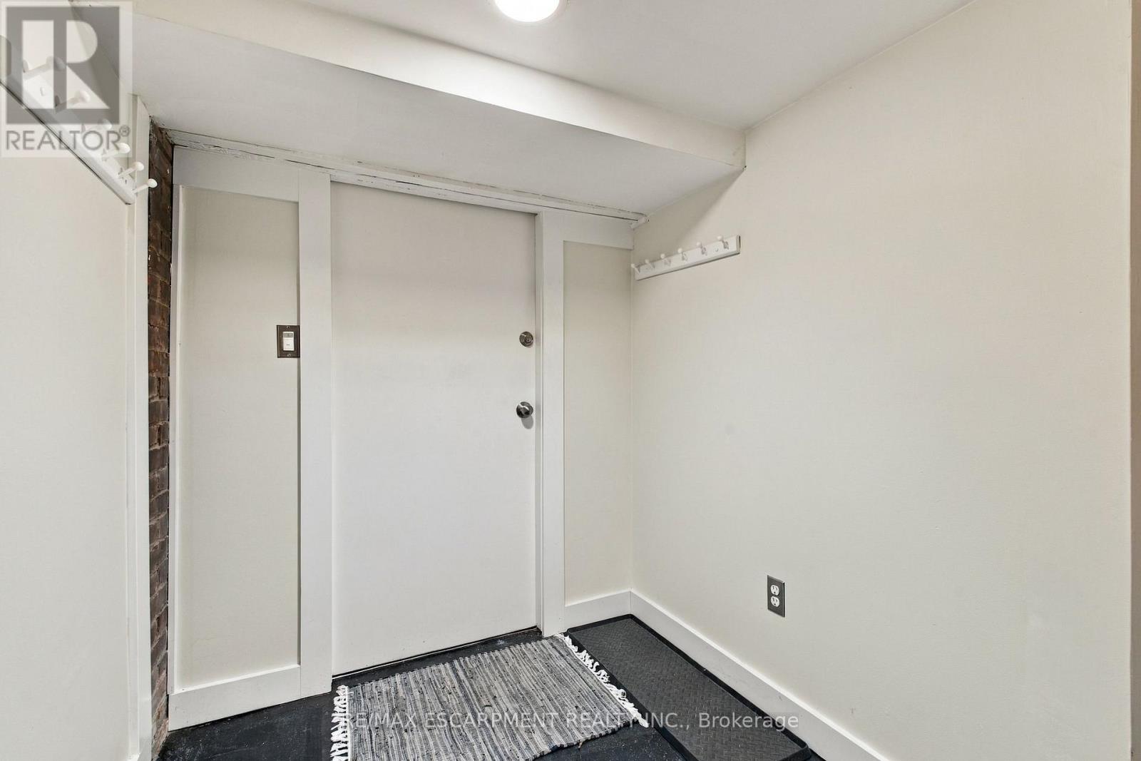 100 Balsam Avenue S, Hamilton, Ontario  L8M 3B3 - Photo 5 - X13849398