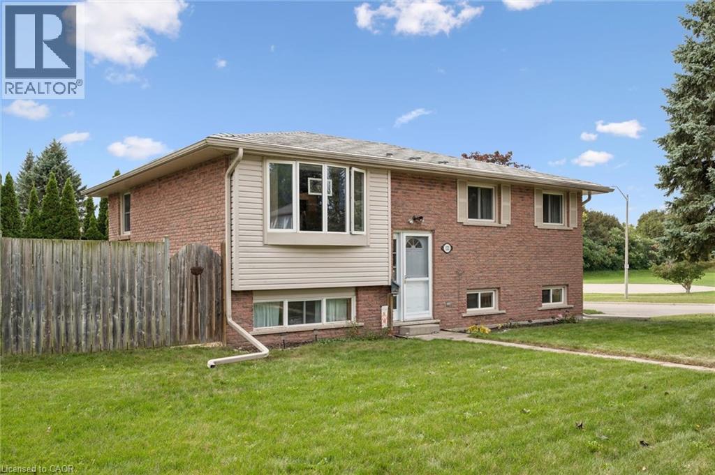 121 Nathaniel Crescent, Kitchener, Ontario  N2P 1L3 - Photo 1 - 40867624