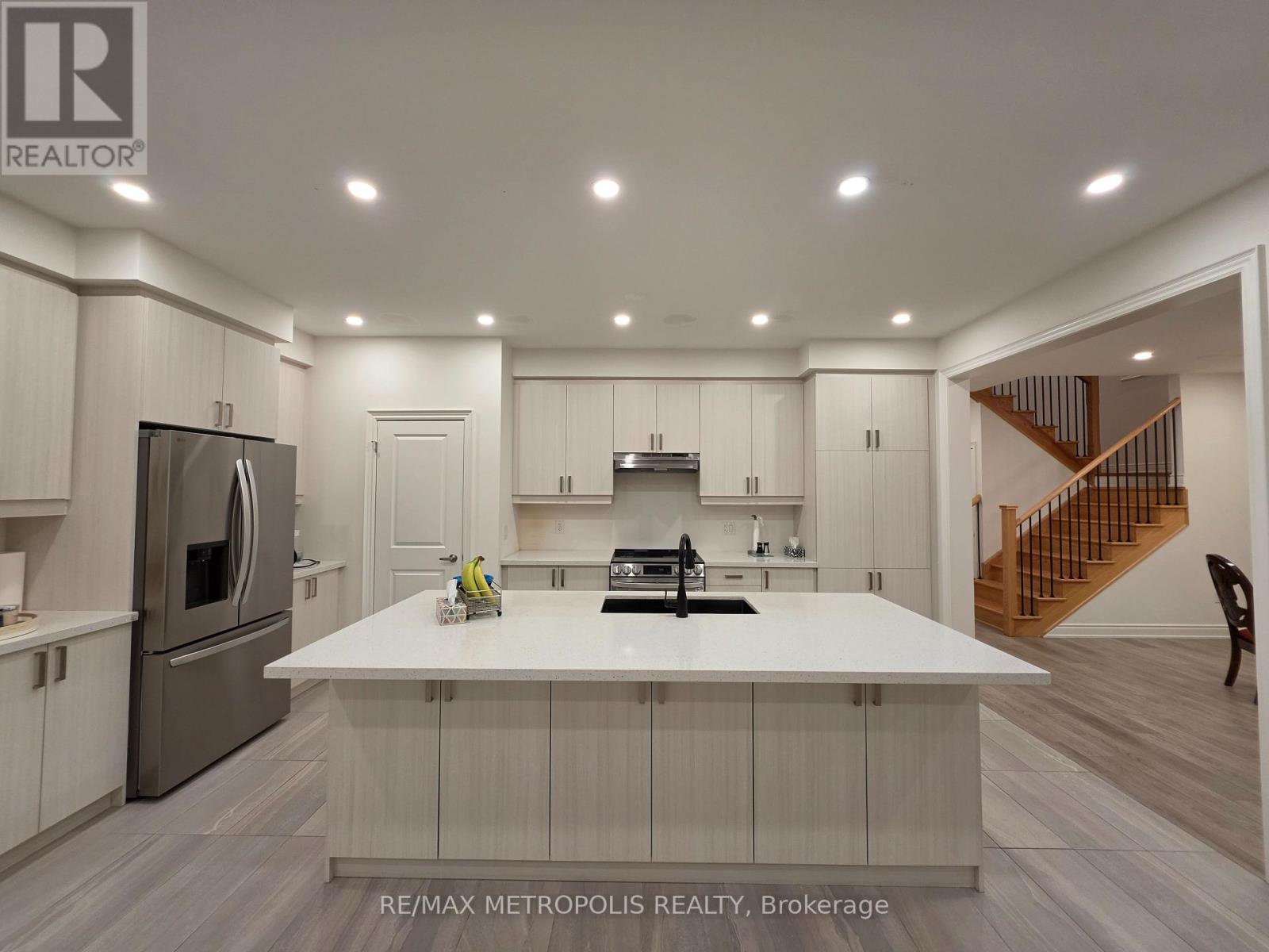 10 Wraggs Road, Bradford West Gwillimbury, Ontario  L3Z 4N1 - Photo 11 - N13835092