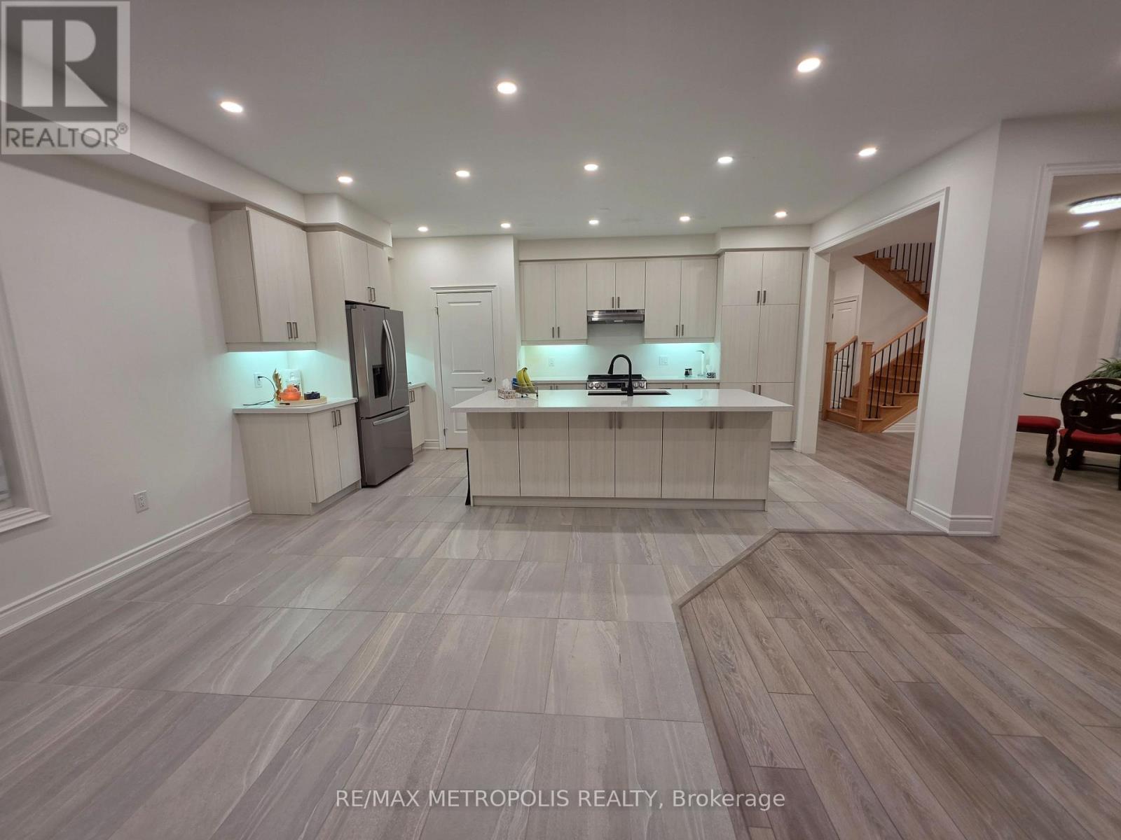 10 Wraggs Road, Bradford West Gwillimbury, Ontario  L3Z 4N1 - Photo 16 - N13835092