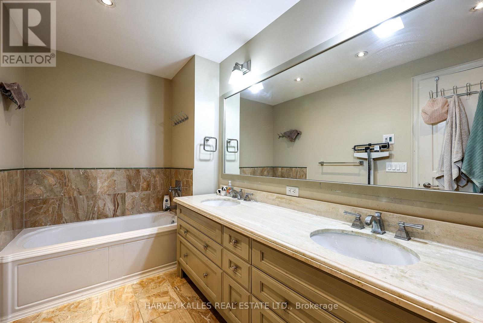 Th9 - 21 Burkebrook Place, Toronto, Ontario  M4G 0A2 - Photo 34 - C13849062