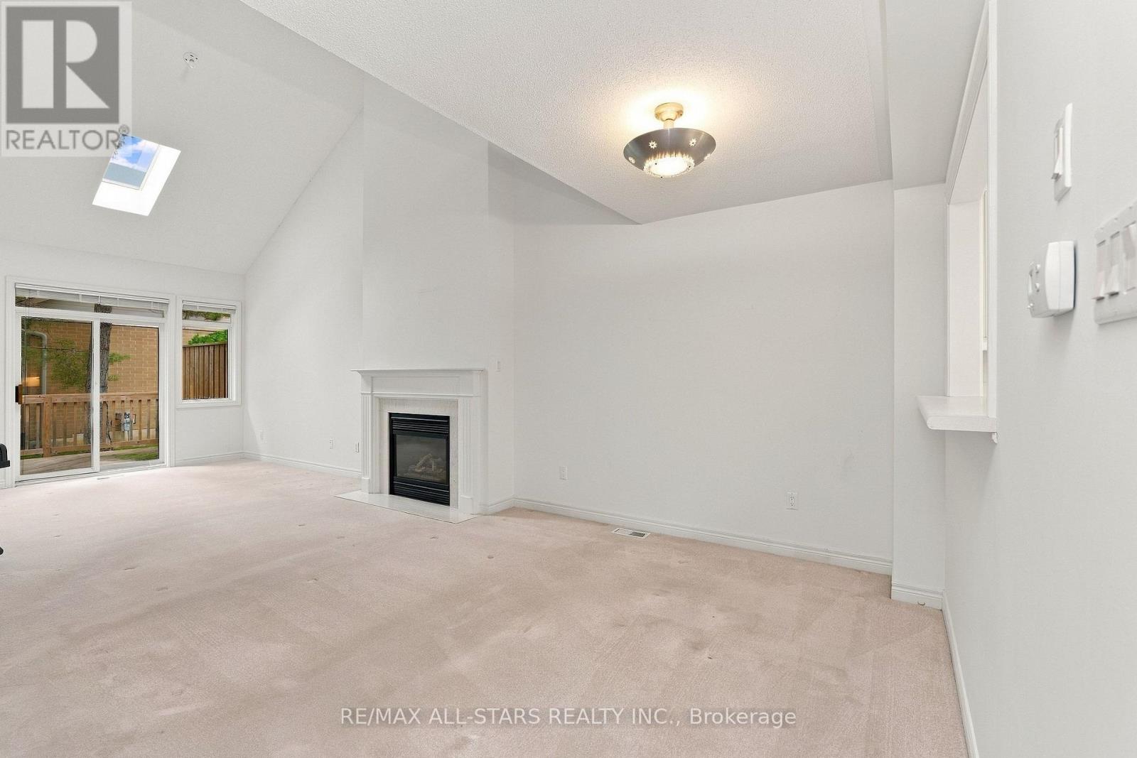 28 Blue Heron Beach Way, Markham, Ontario L6E 1B4 - Photo 5 - N13849088