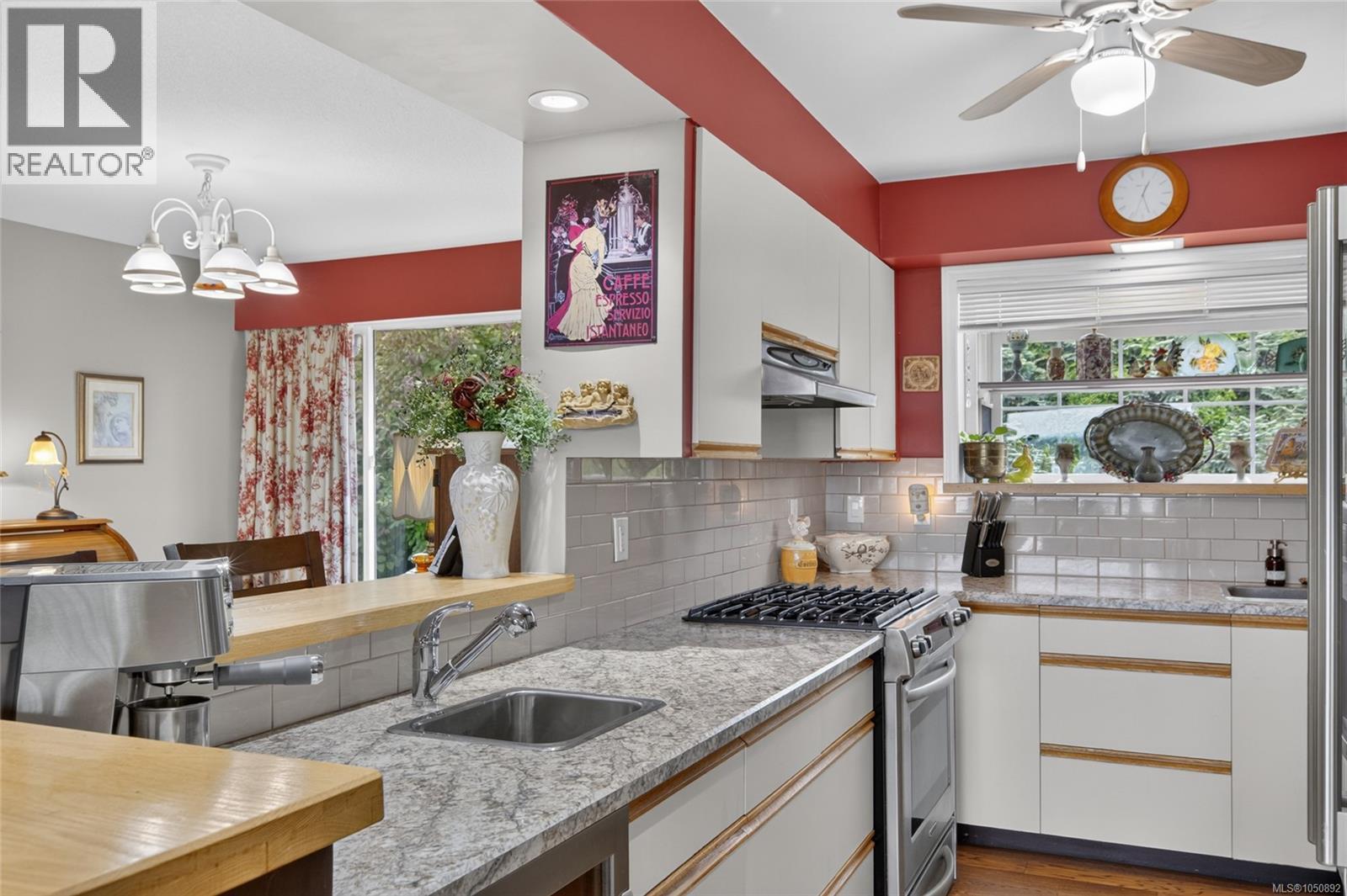 3798 Laurel Dr