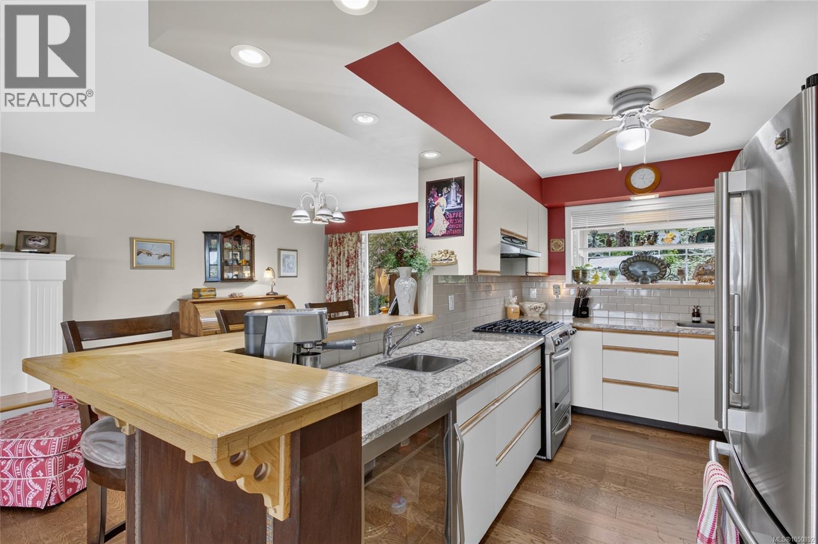 3798 Laurel Dr