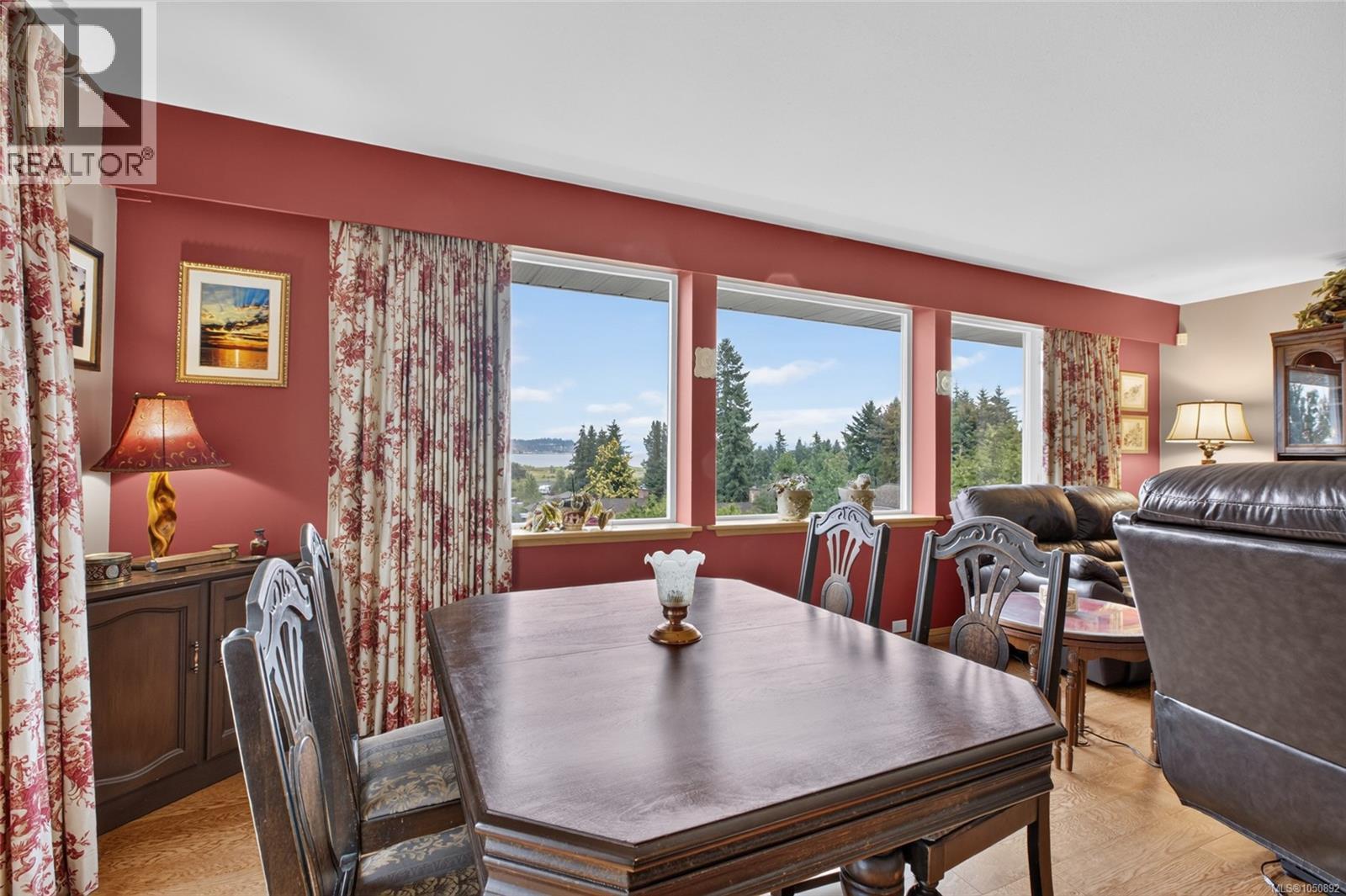 3798 Laurel Dr