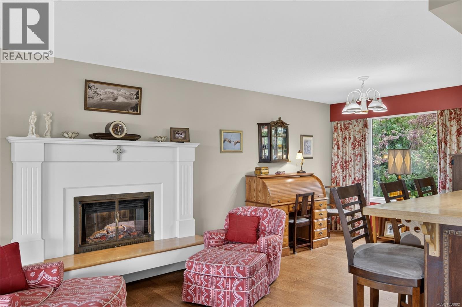 3798 Laurel Dr