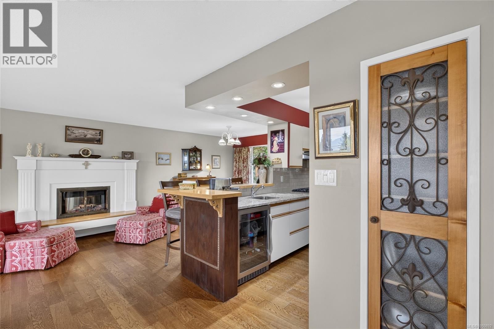 3798 Laurel Dr
