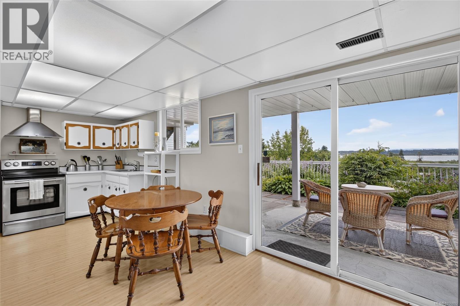 3798 Laurel Dr