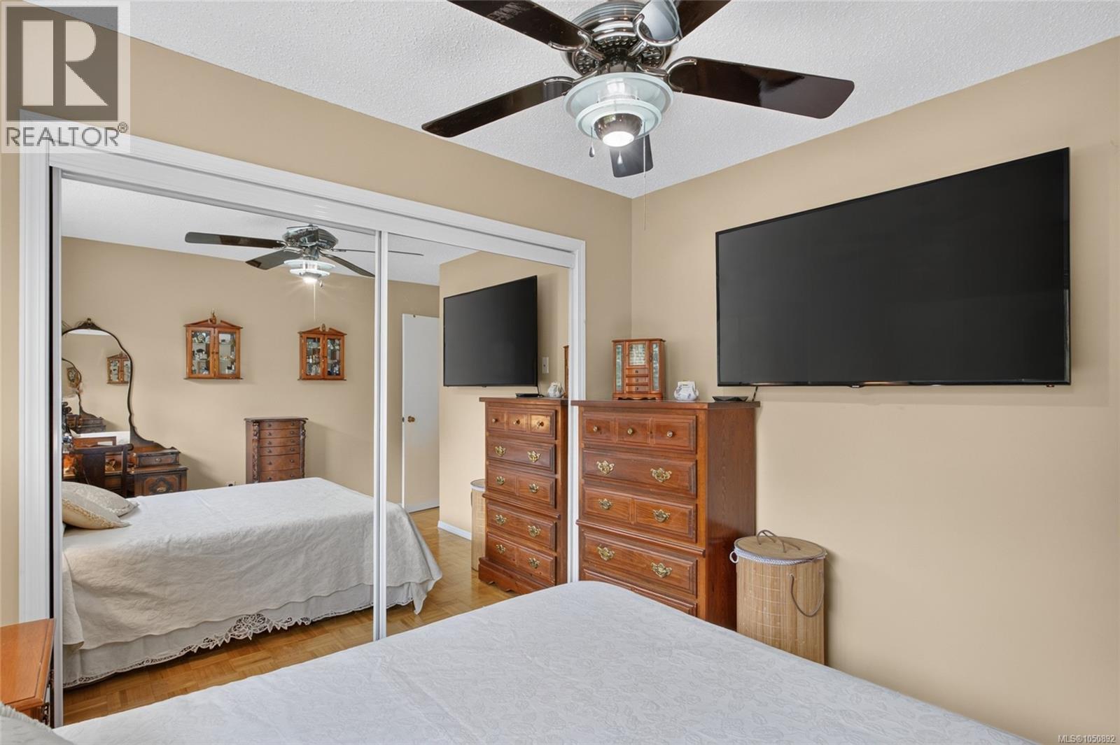 3798 Laurel Dr