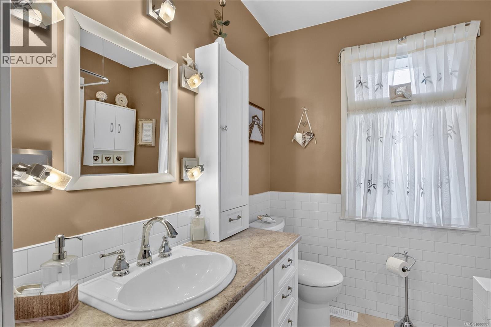 3798 Laurel Dr