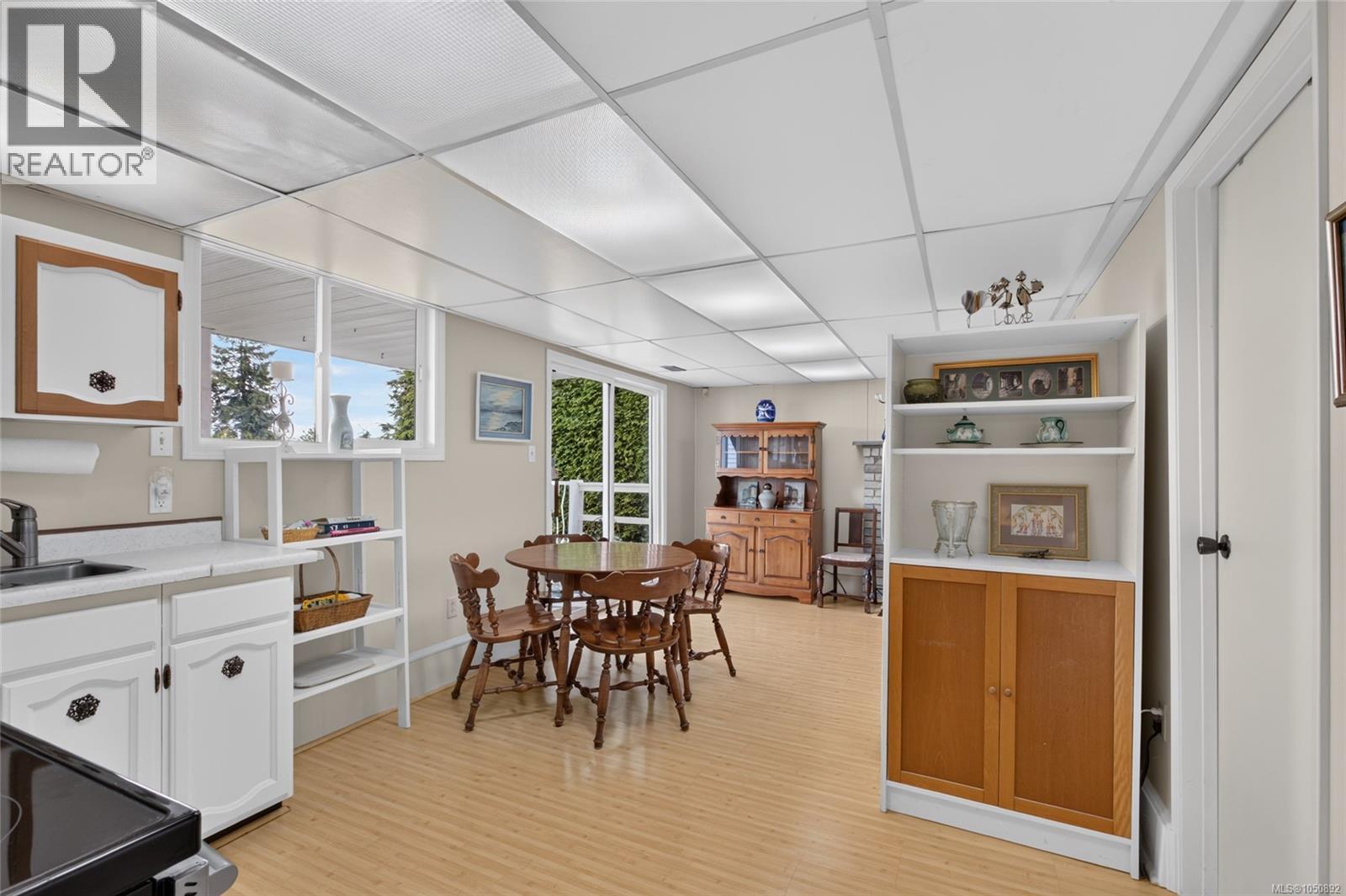 3798 Laurel Dr