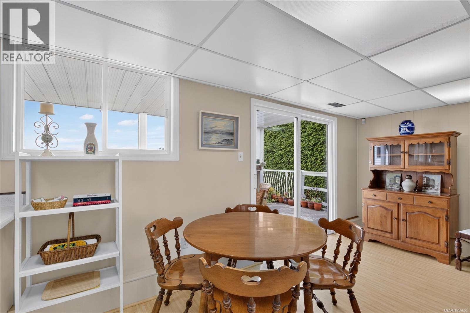 3798 Laurel Dr