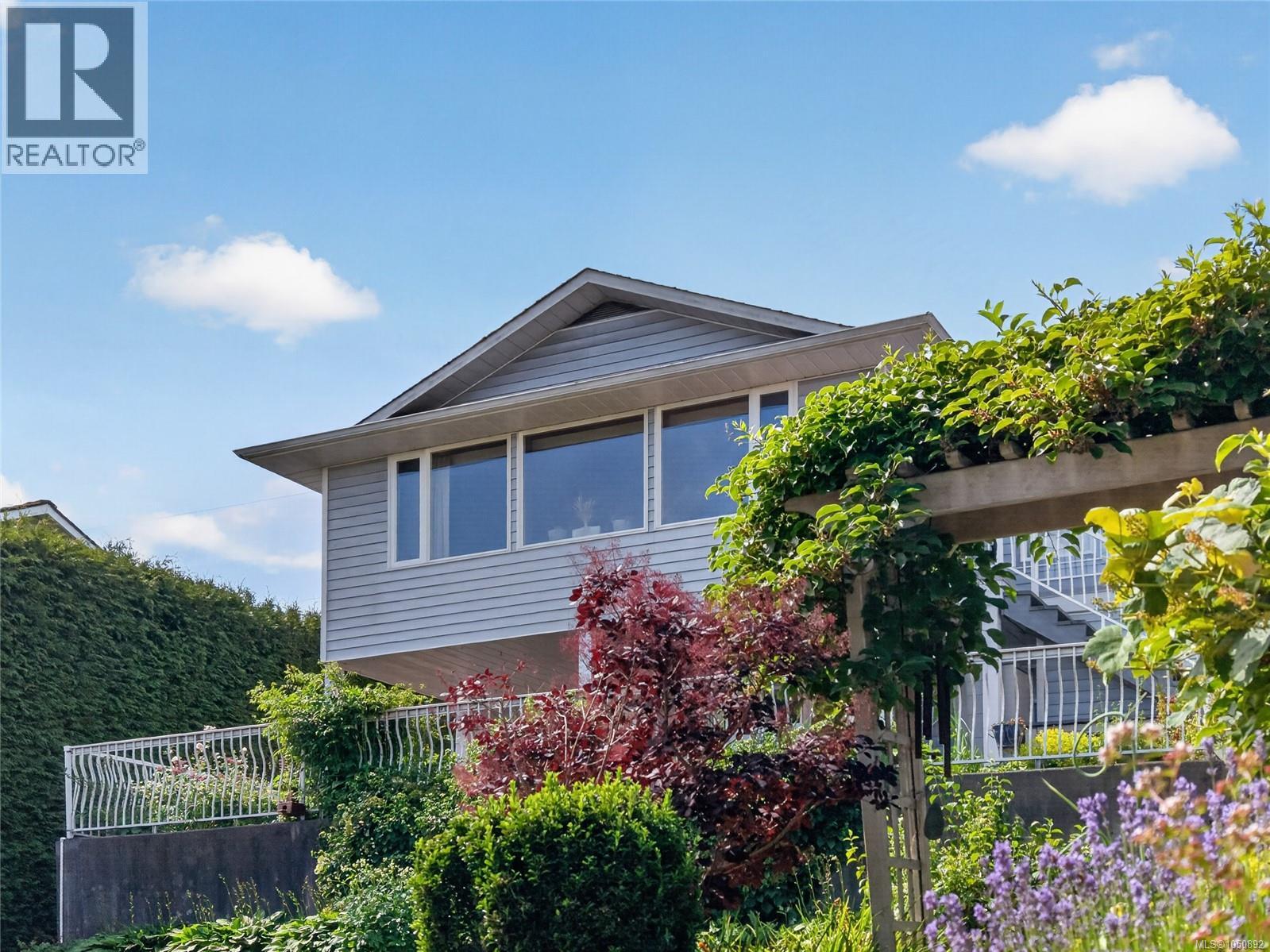 3798 Laurel Dr