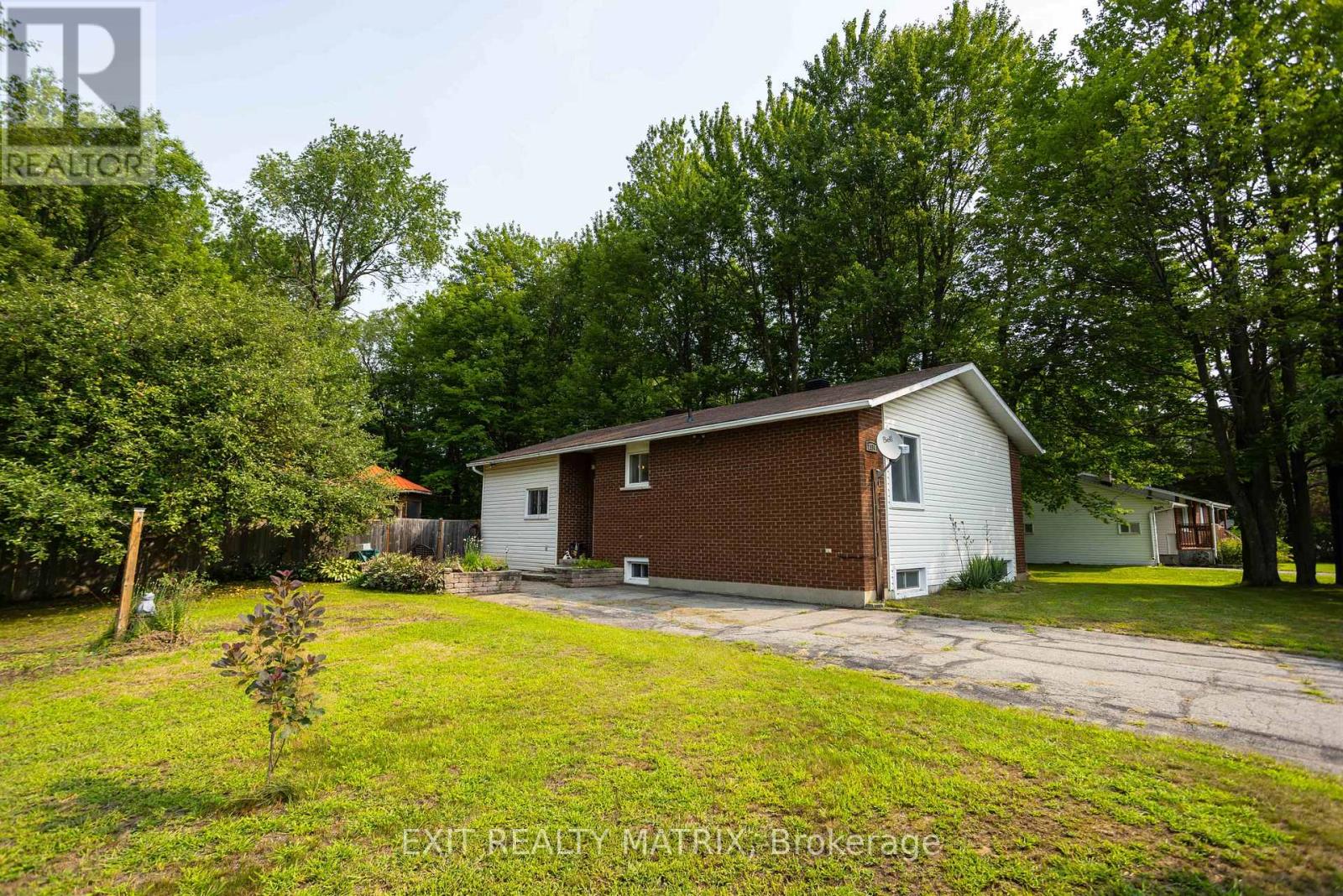 2174 Des Pins Street, The Nation, Ontario  K4R 1C5 - Photo 2 - X13849708