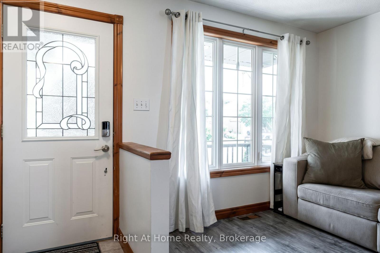 301 Norman Street, Stratford, Ontario  N5A 7Y3 - Photo 4 - X13719574