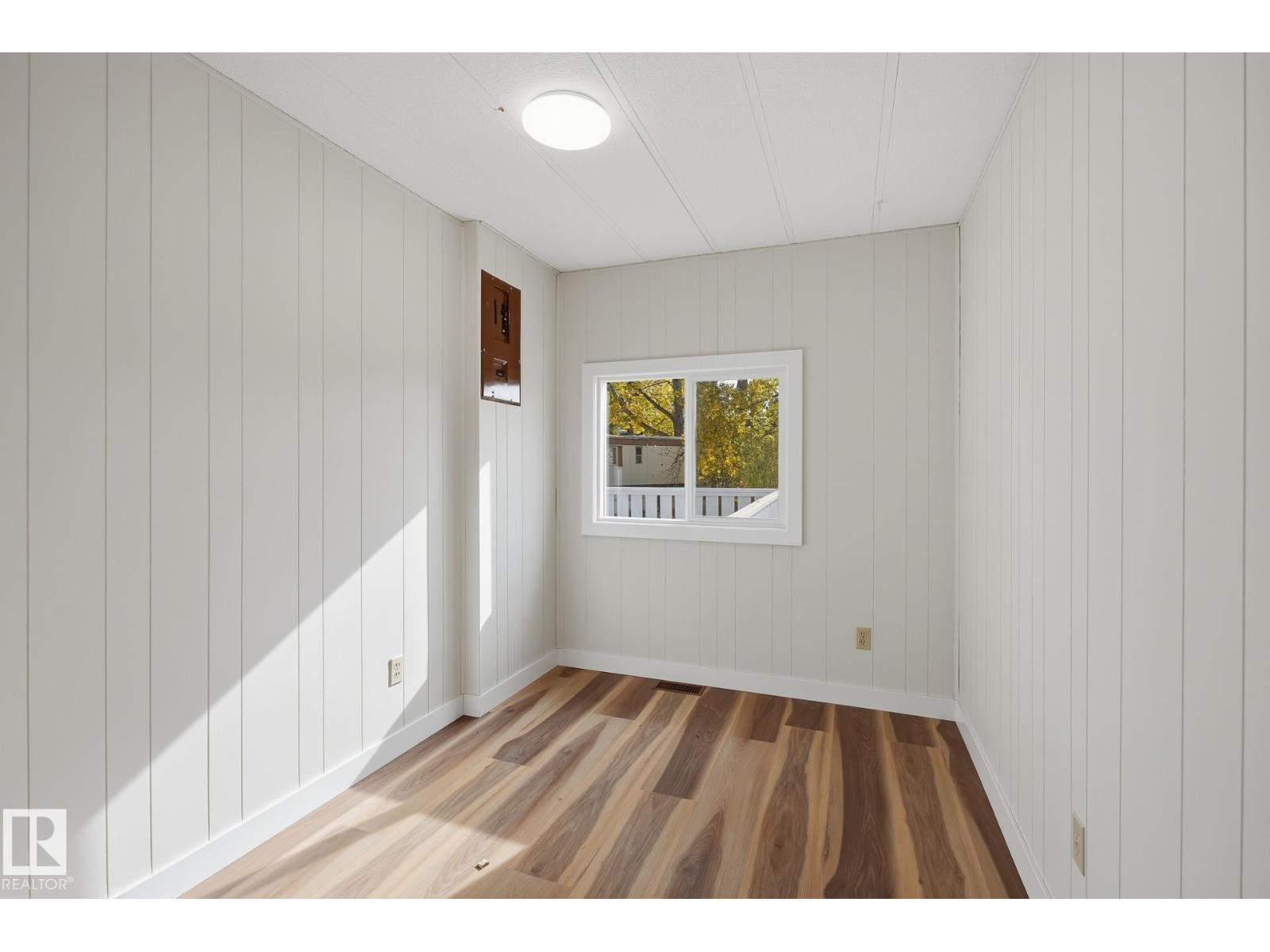119 Parkland Acres