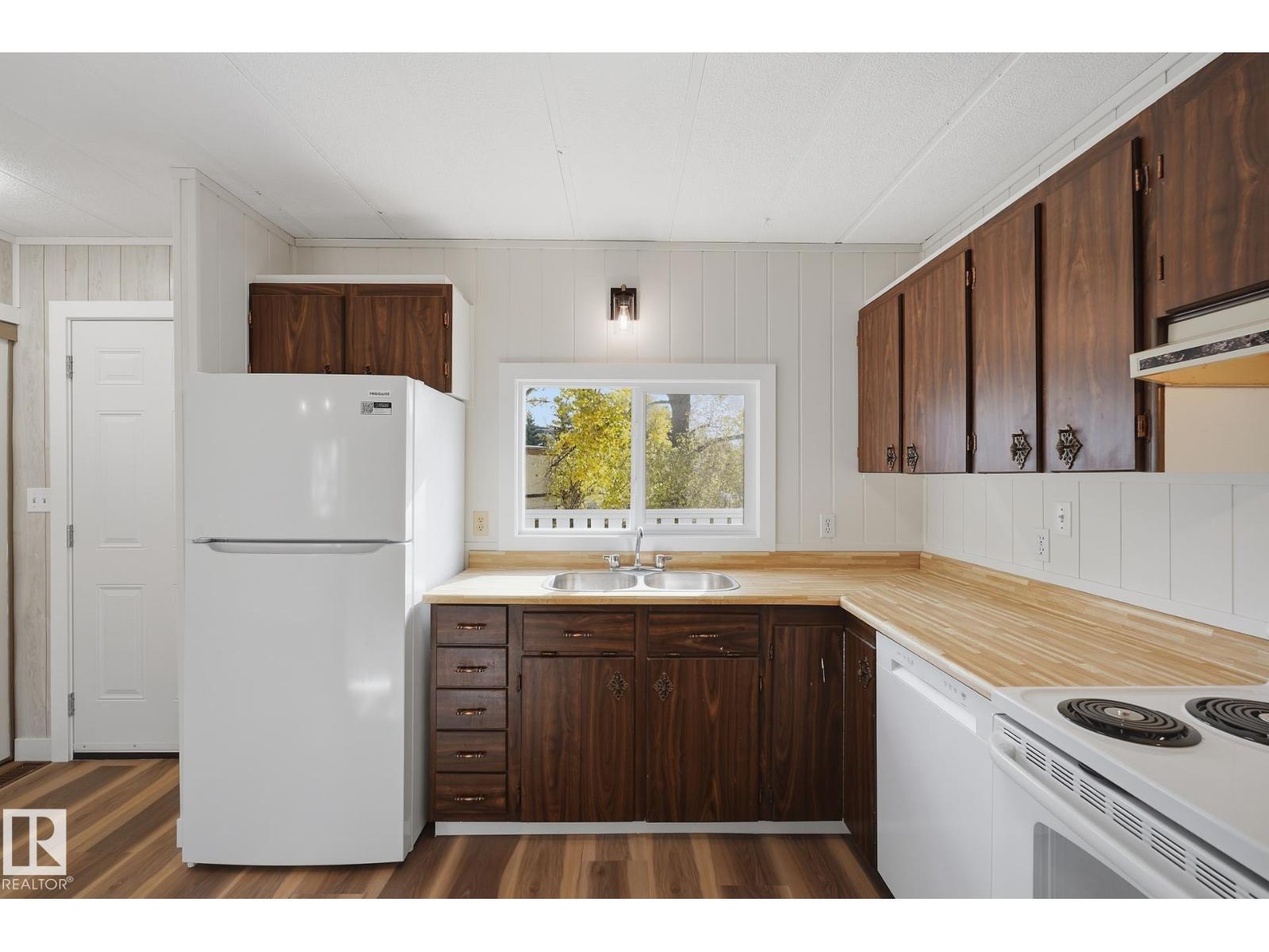119 Parkland Acres