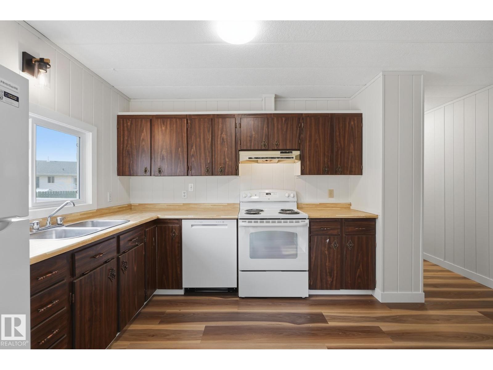 119 Parkland Acres