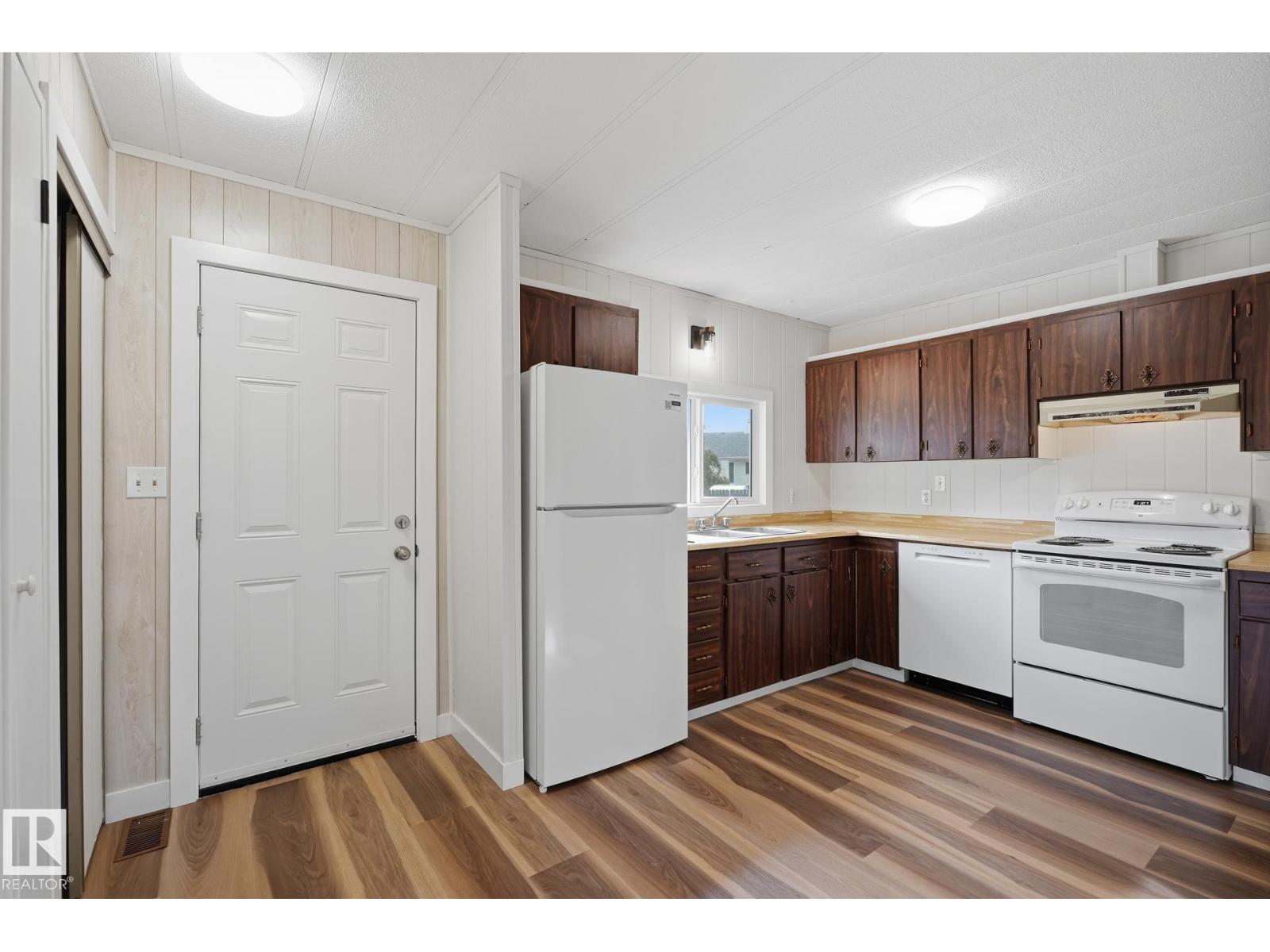 119 Parkland Acres
