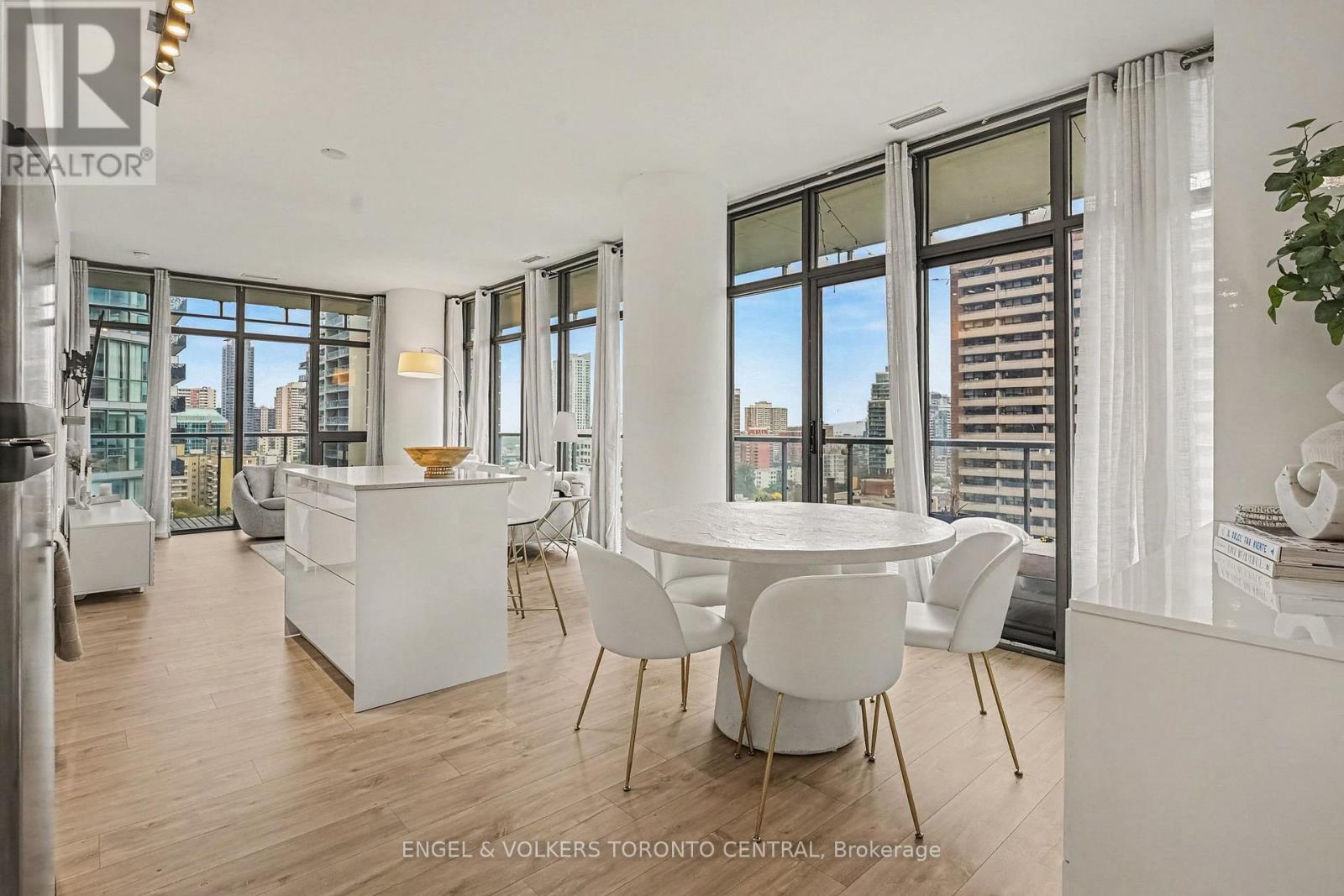 1503 - 33 Charles Street E, Toronto, Ontario  M4Y 1R9 - Photo 3 - C13849814