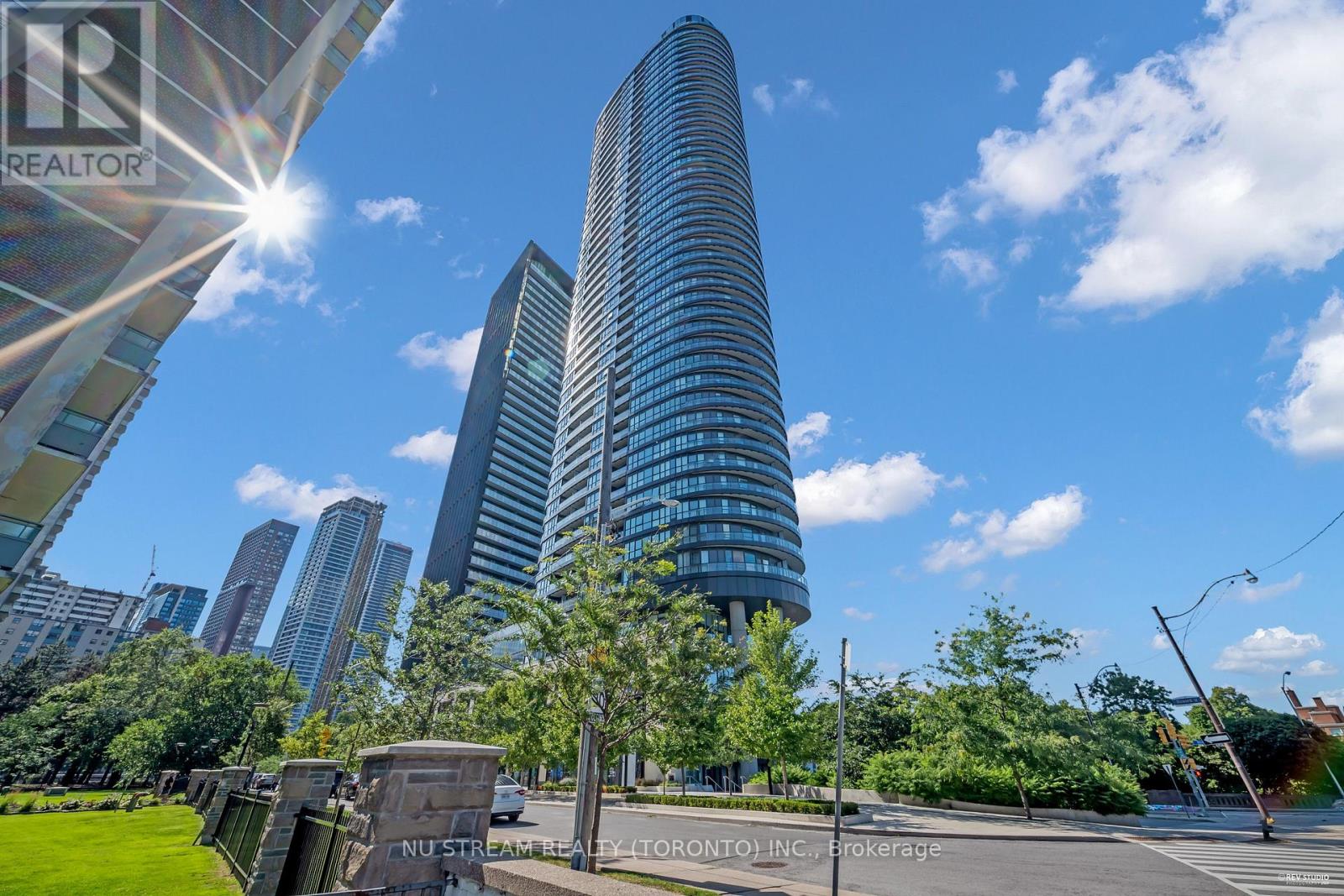 516 - 585 Bloor Street E, Toronto, Ontario  M4W 0B3 - Photo 1 - C13849868
