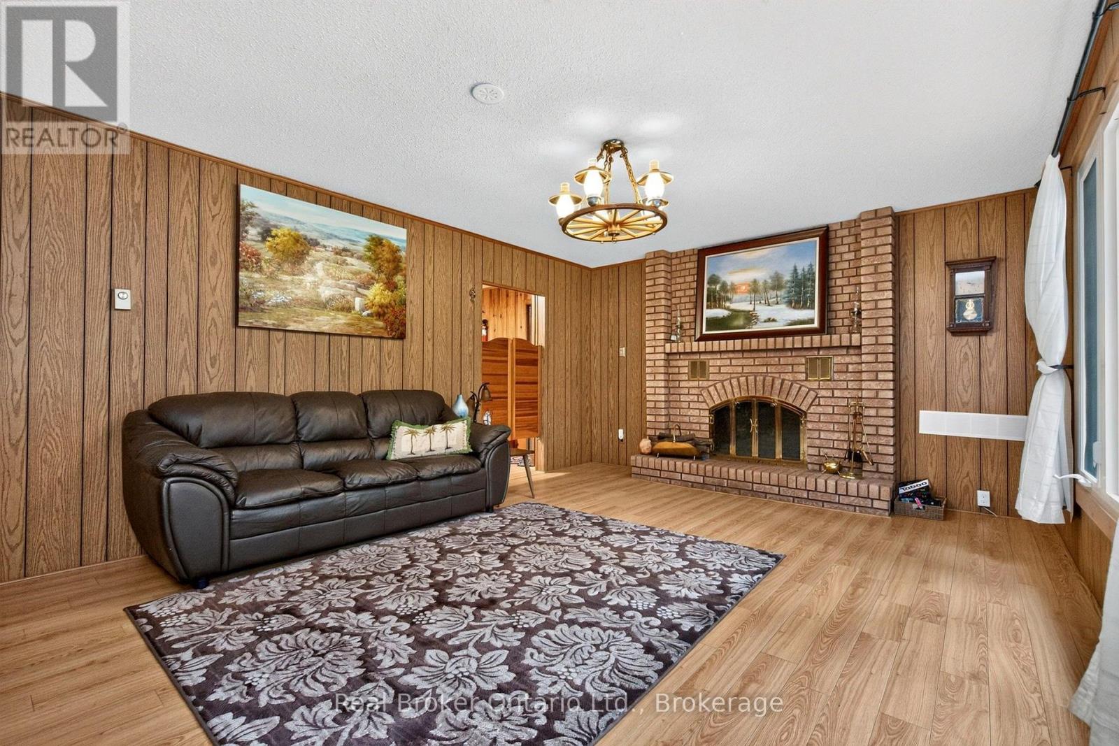 16 Fredrick Avenue, Tiny, Ontario  L0L 1P0 - Photo 11 - S13849548