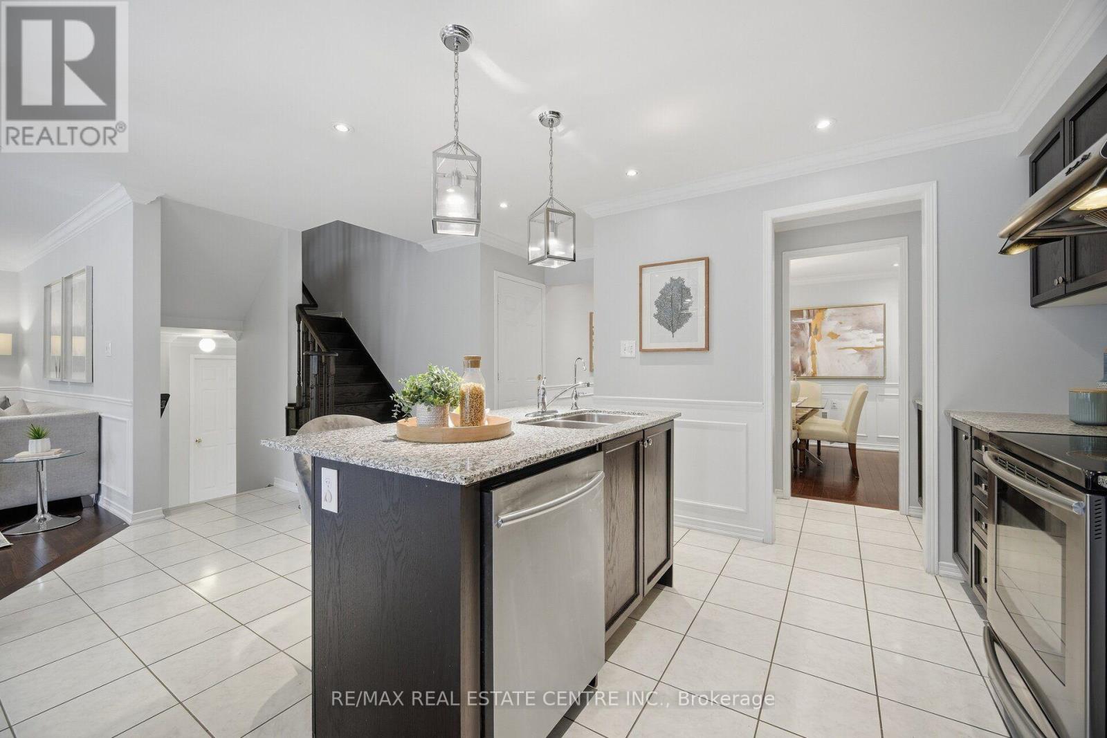 33 Mosely Crescent, Ajax, Ontario  L1Z 0M9 - Photo 15 - E13849598