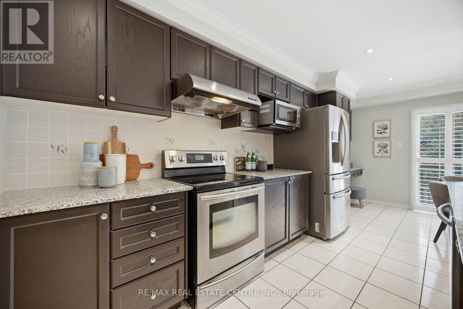 33 Mosely Crescent, Ajax, Ontario  L1Z 0M9 - Photo 17 - E13849598