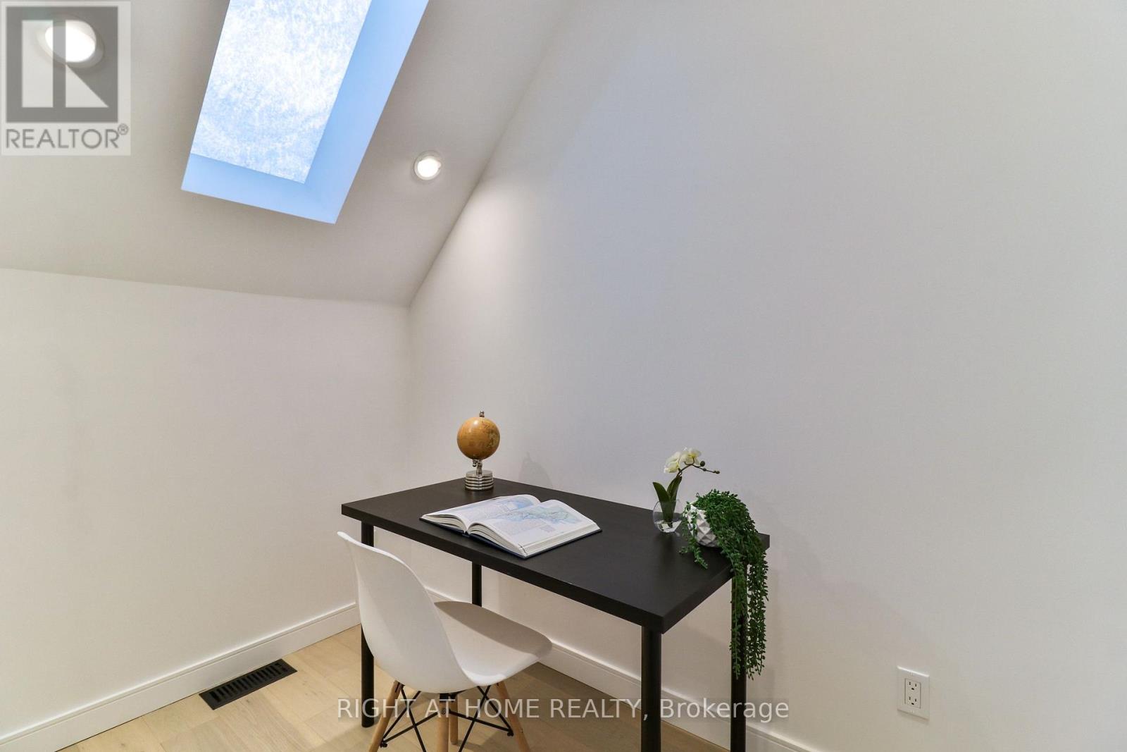 Main And Laneway - 11 Merrill Avenue W, Toronto (Woodbine Corridor), Ontario  M4C 1C4 - Photo 47 - E13849716