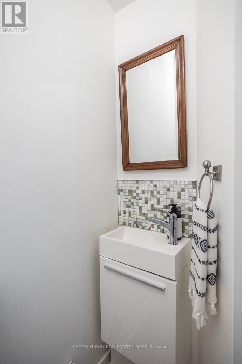 110 Hastings Avenue, Toronto, Ontario M4L 2L2 - Photo 7 - E13849848