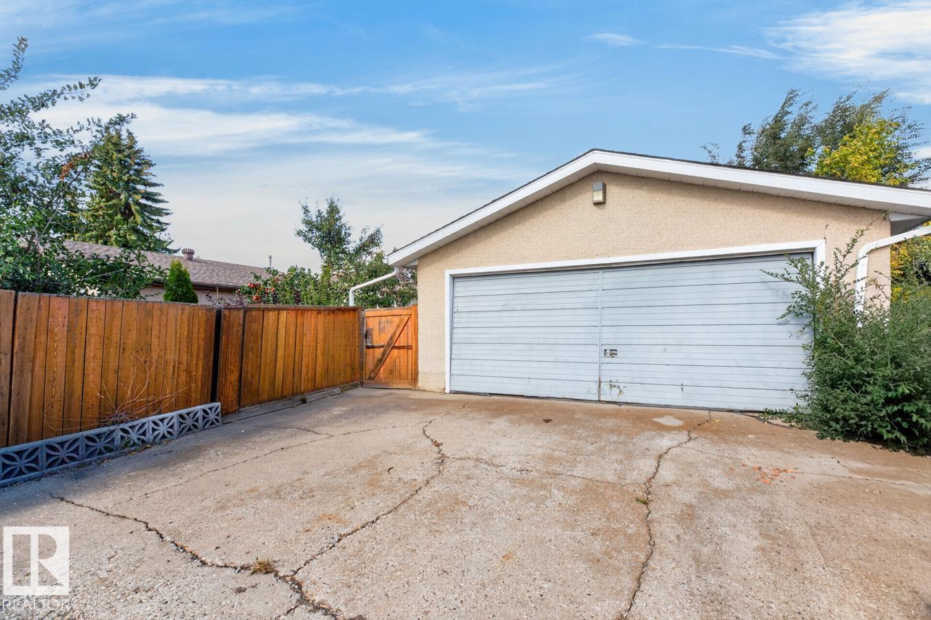 3511 106 AV NW