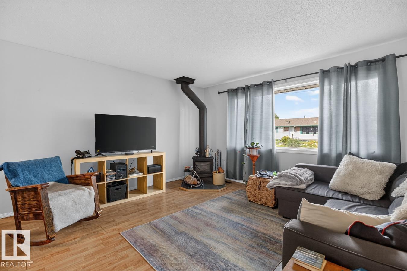 3511 106 AV NW
