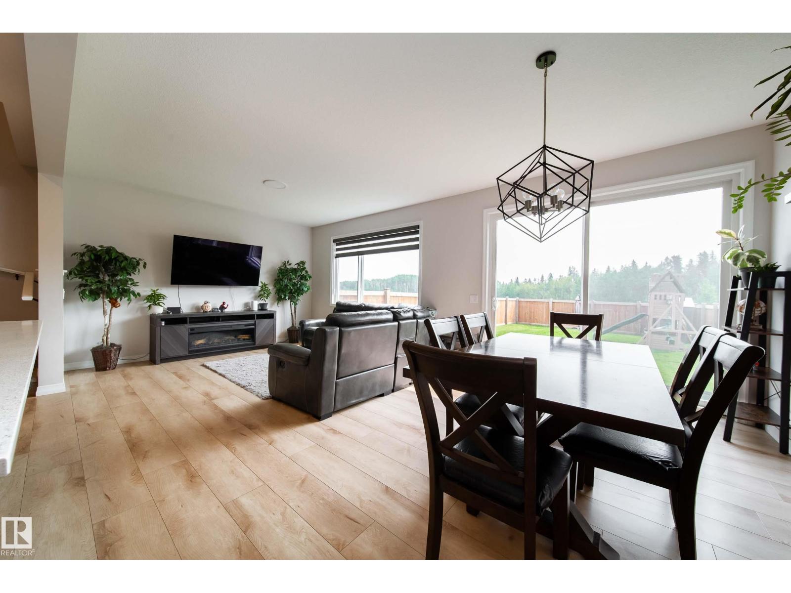 21035 128 AV NW