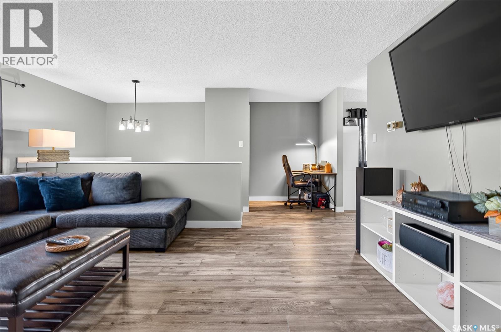 1010 9th Avenue Sw, Moose Jaw, Saskatchewan  S6H 5X5 - Photo 4 - SK050045