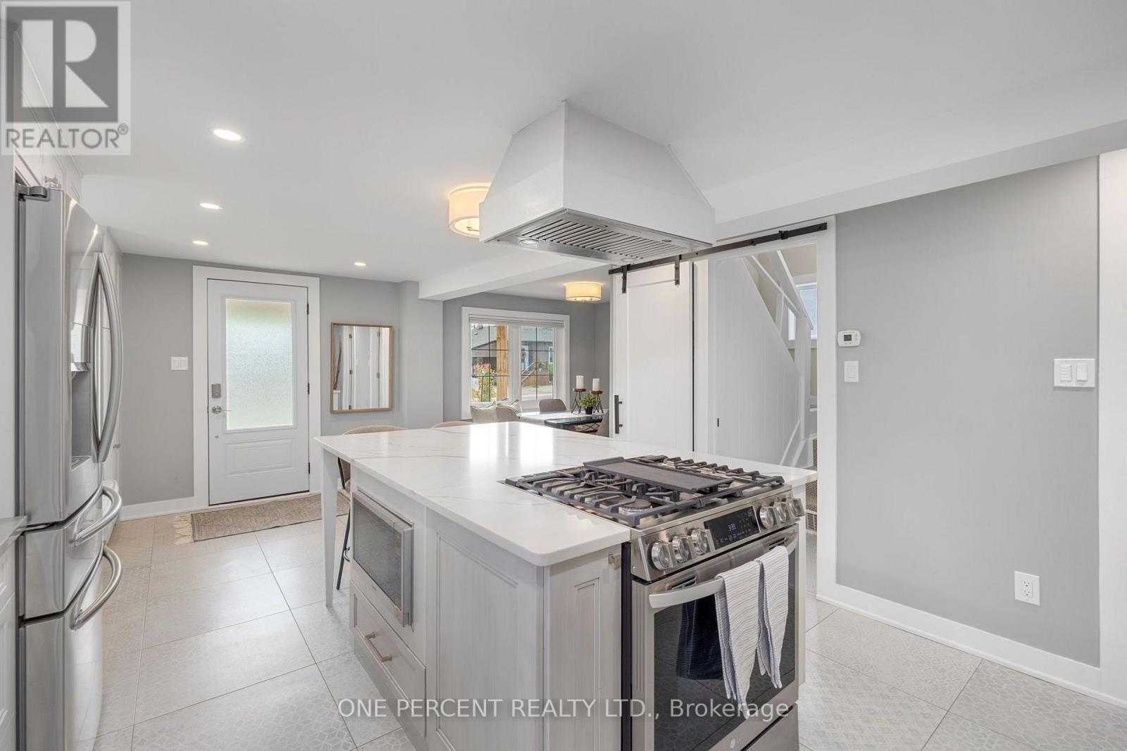 406 Peter Street N, Orillia, Ontario  L3V 5A7 - Photo 8 - S13849866