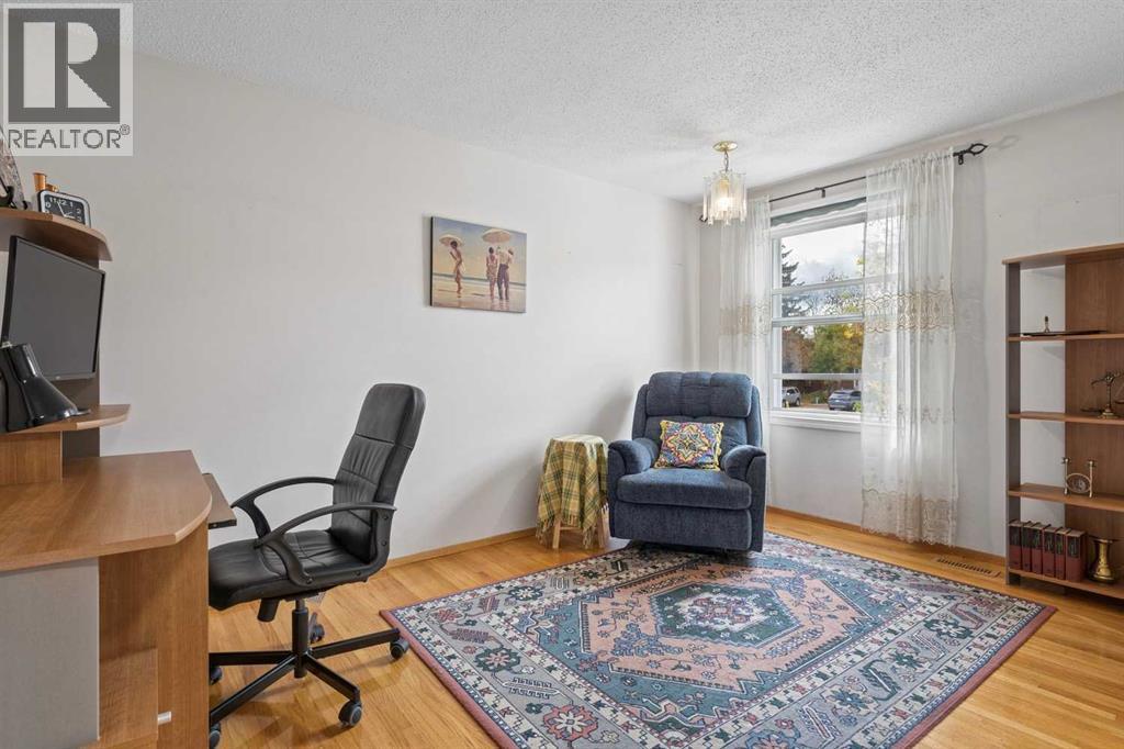 23, 330 Canterbury Drive SW