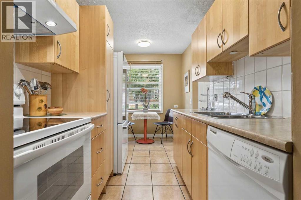 23, 330 Canterbury Drive SW