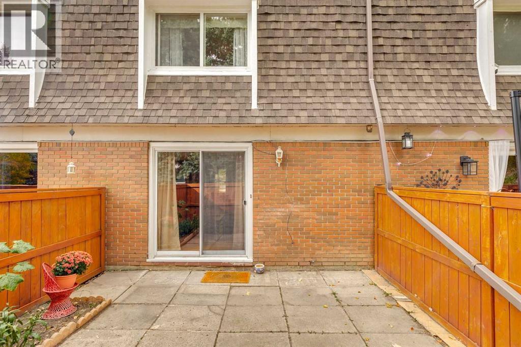 23, 330 Canterbury Drive SW