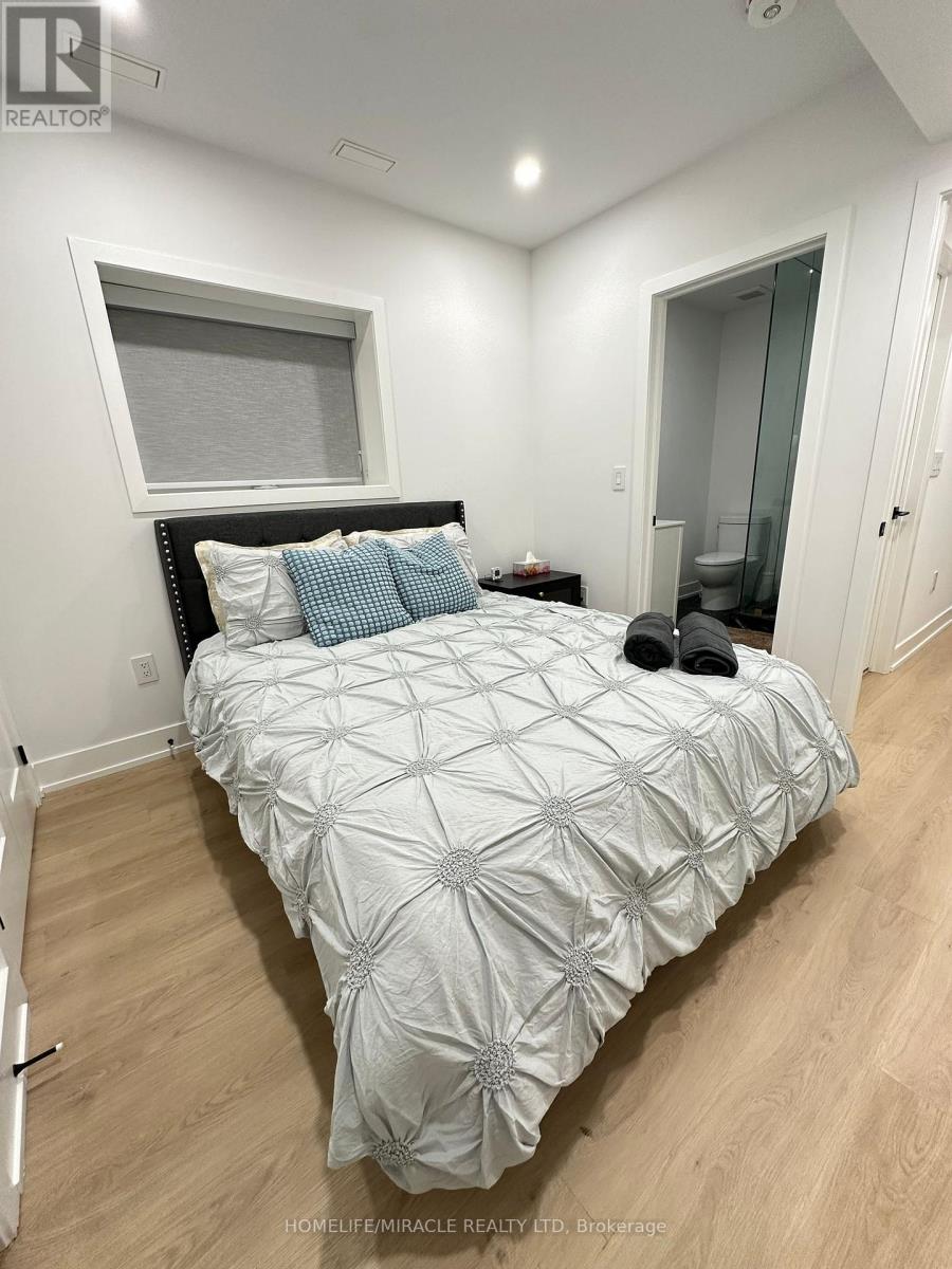 Basement - 1351 Northmount Avenue, Mississauga, Ontario  L5E 1Y4 - Photo 7 - W13849842