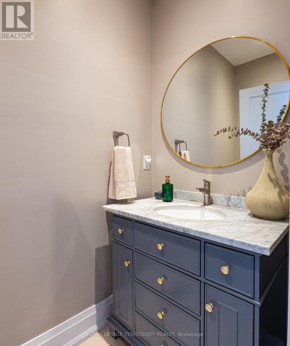 151 Brookside Avenue, Toronto, Ontario  M6S 4G8 - Photo 15 - W13849856