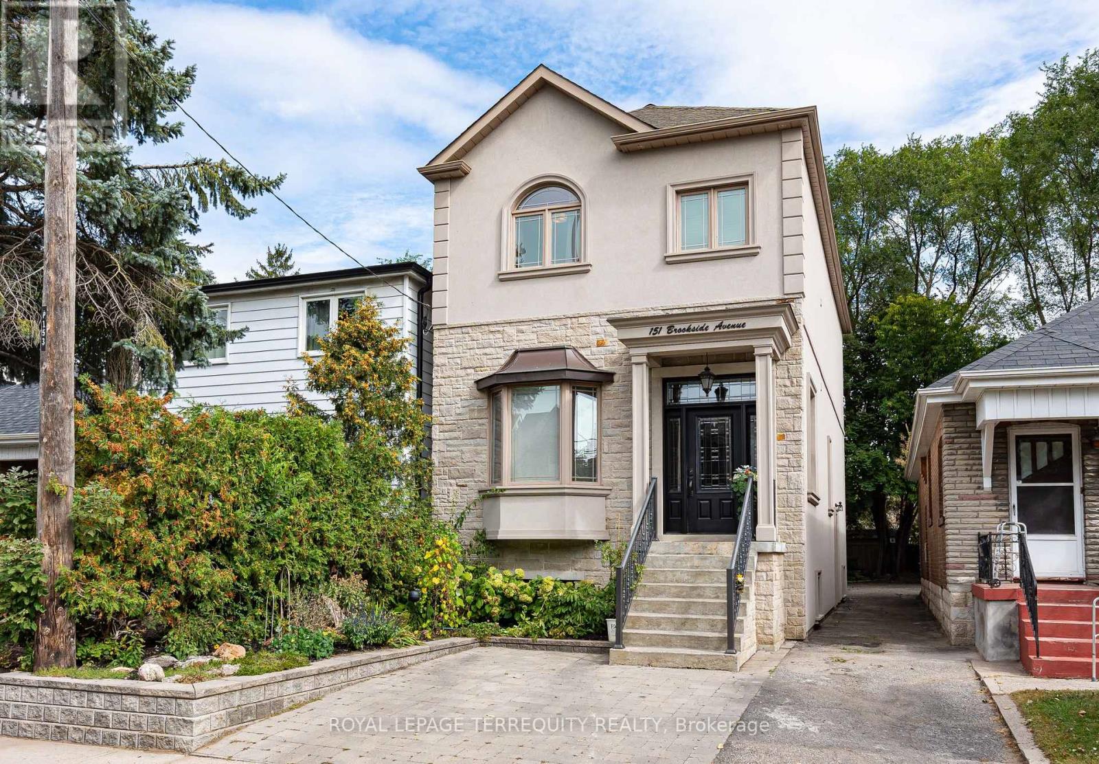 151 Brookside Avenue, Toronto, Ontario  M6S 4G8 - Photo 2 - W13849856