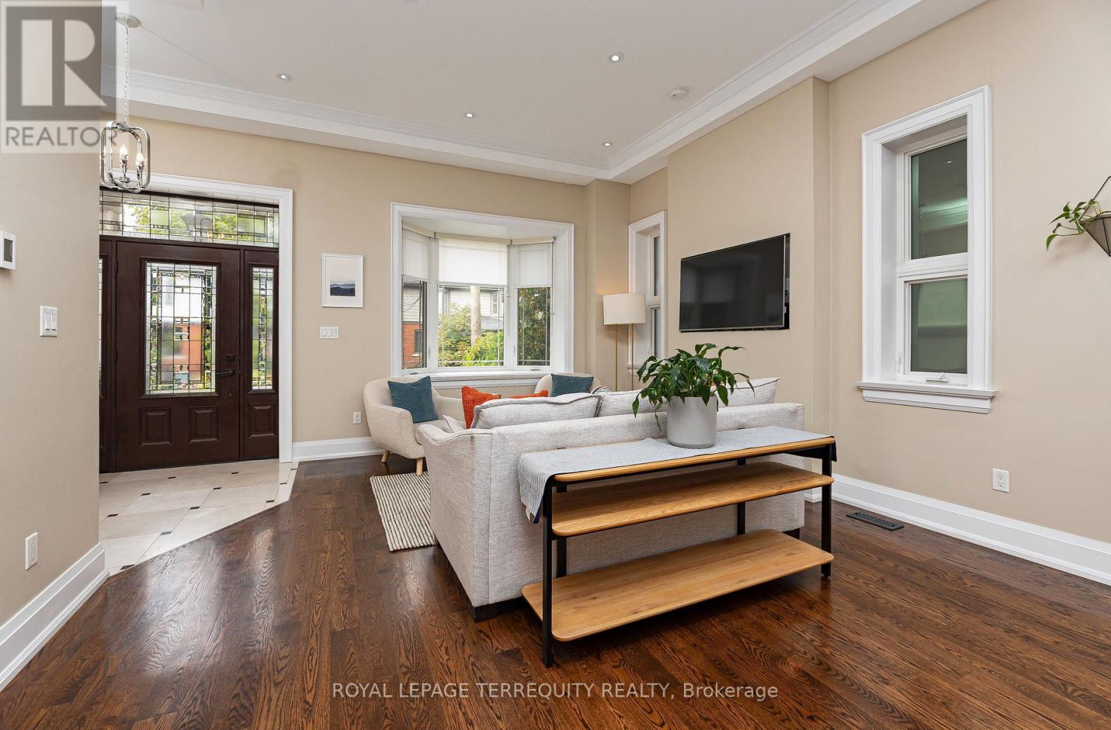 151 Brookside Avenue, Toronto, Ontario  M6S 4G8 - Photo 7 - W13849856